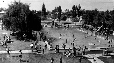 Red Cliffs Swimming Pool c1950-1960 (State Rivers and Water Supply, State Library Victoria).tif