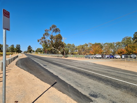 Irymple South School bus bay.jpg
